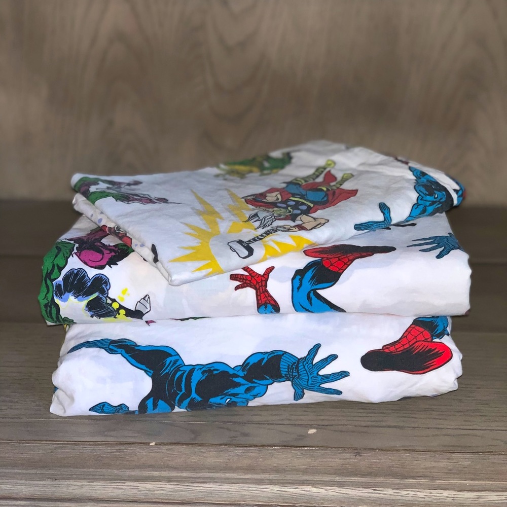 Twin Pottery Barn Marvel comic glow in the dark sheet set.